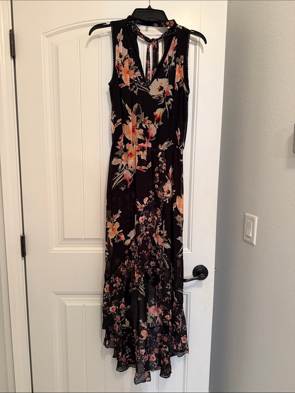 Like New - Sleeveless Floral Maxi Dress